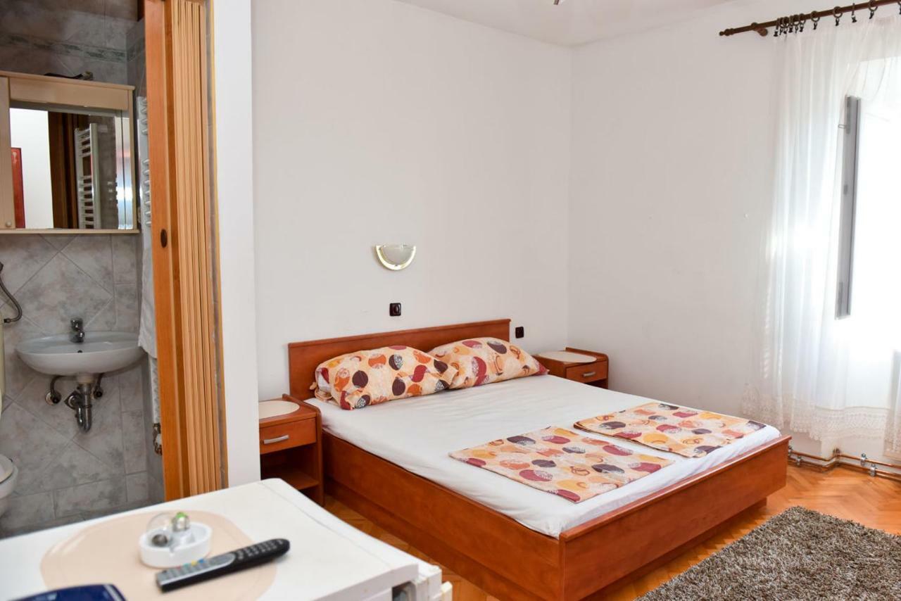 Apartmans And Rooms "Slavica" Novalja Kültér fotó