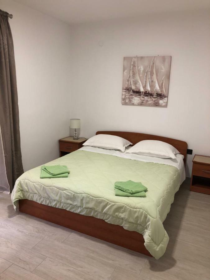 Apartmans And Rooms "Slavica" Novalja Kültér fotó